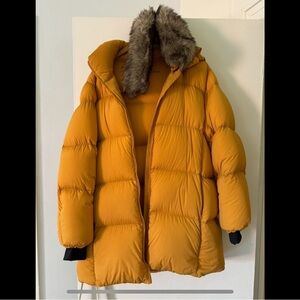 Aritzia The Group Babaton Park City Yellow Goose Down Puffer